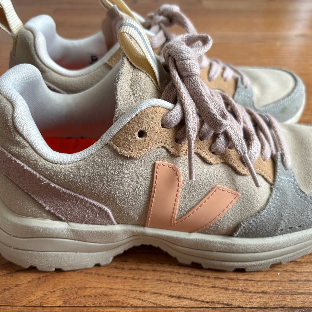 Veja Venturi Suede Almond Peach Multicolor SZ 37